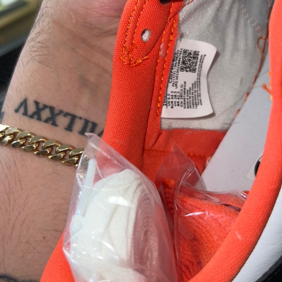 Jordan 1 low OG STARFISH COLORWAY - Picture 4 of 4